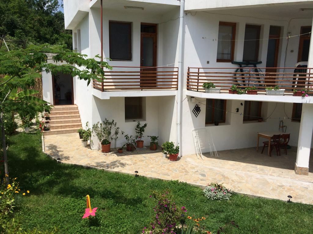 Petrovi Guest House Obzor Exterior photo