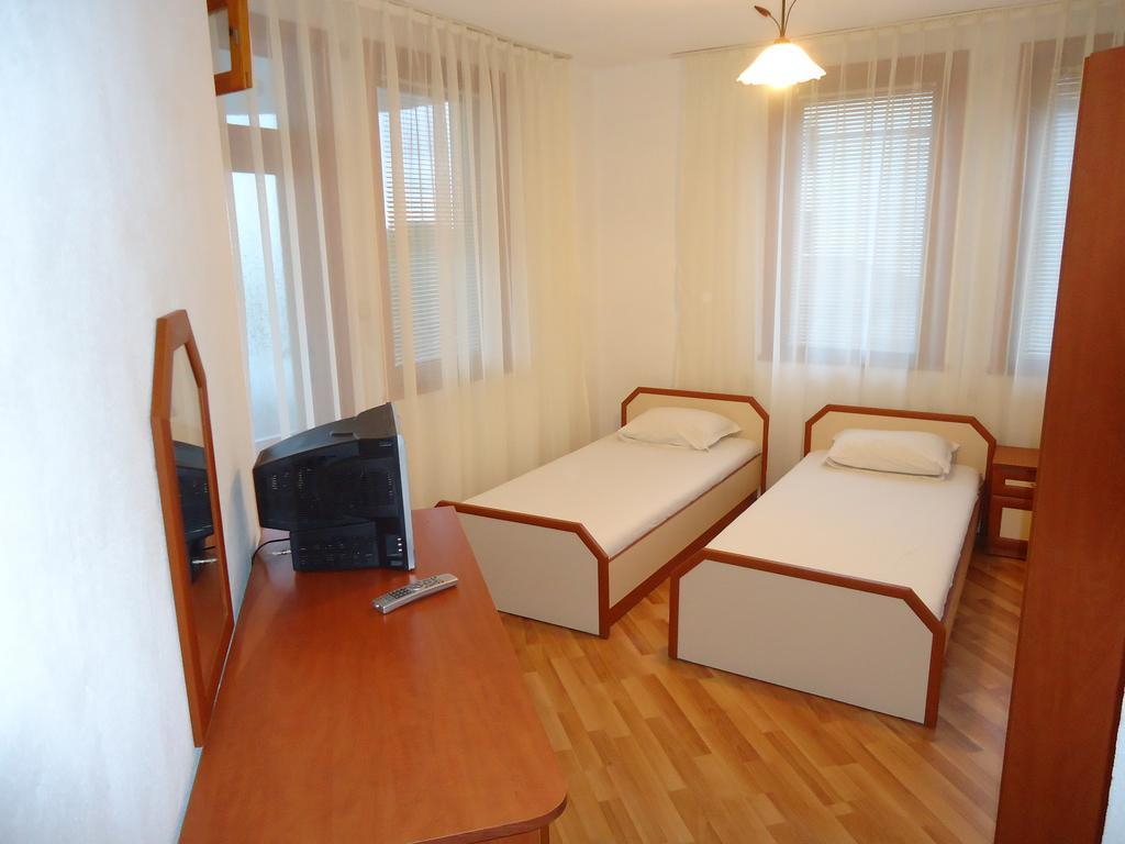 Petrovi Guest House Obzor Room photo