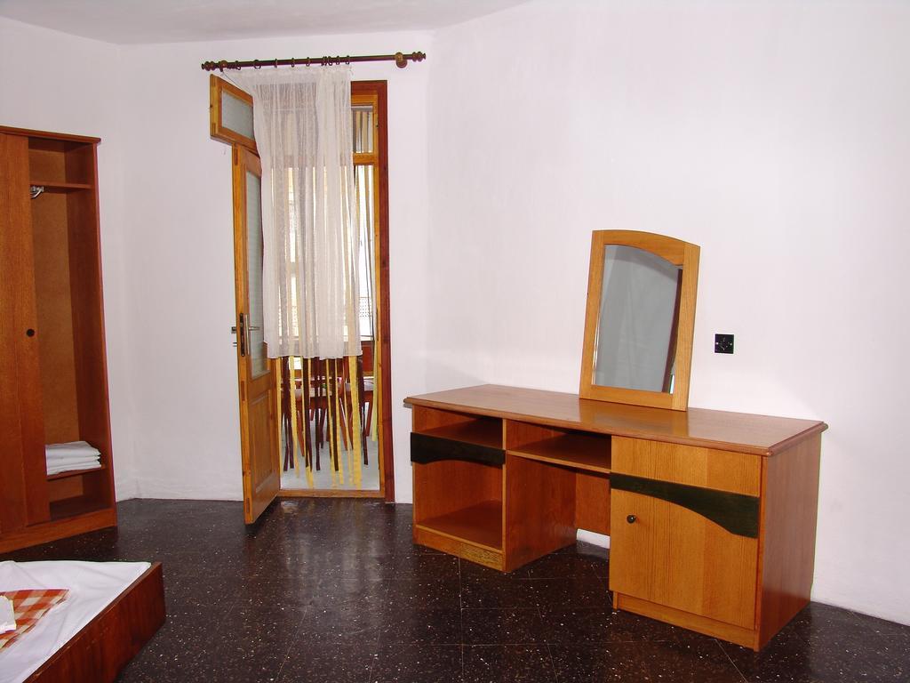 Petrovi Guest House Obzor Room photo